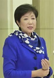 小池百合子元環境大臣（現東京都知事）は、女性でもあるのでいつも「スカーフ」.jpg